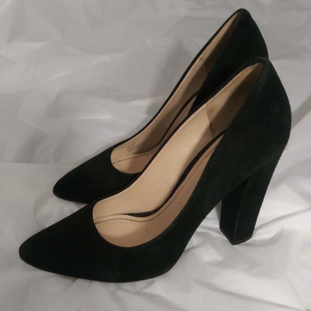 BCBG SUEDE HEELS